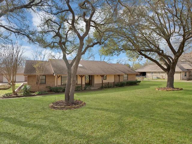 405 Shadowwood Trail