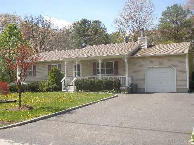405 Puritan Dr, Shirley, NY 11967