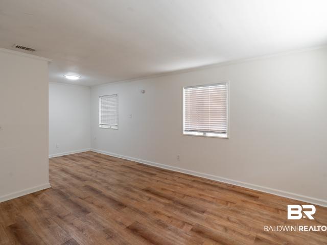 4060 Cresthaven Rd