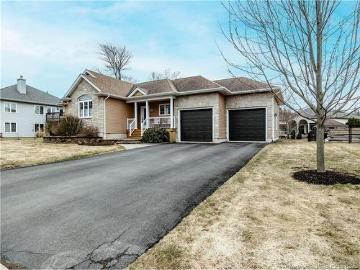 House for sale in Westmorland - Patio, Fireplace