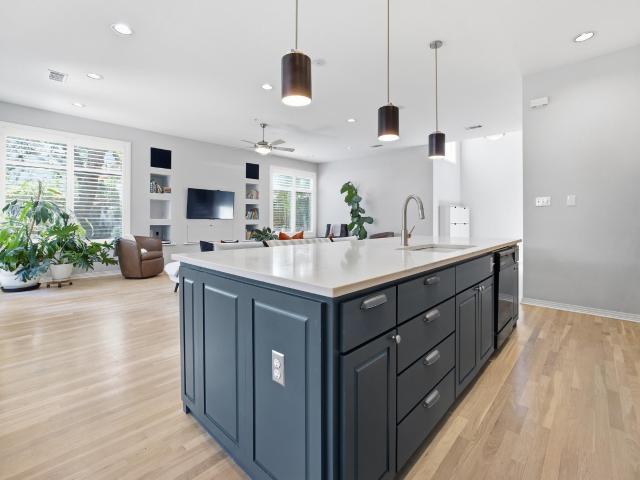 406 Hazeltine Dr
