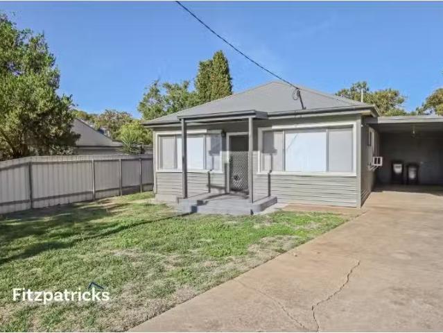 406 Lake Albert Road, Kooringal House for rent Listed by Rent.