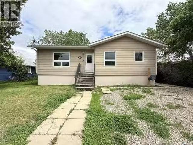 406 Main Street, Climax, SK, S0N 0N0 house for sale Listing.