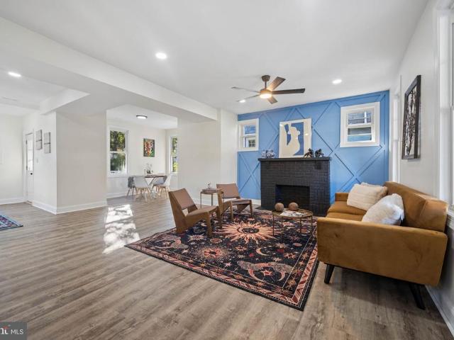 406 N Rock Glen Road