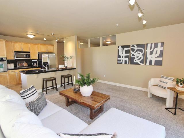 406 S 13th 303