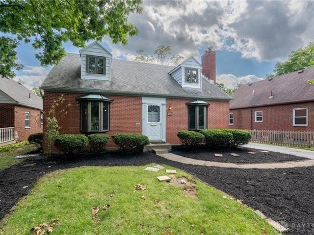 406 Spirea Dr, Oakwood, OH 45419