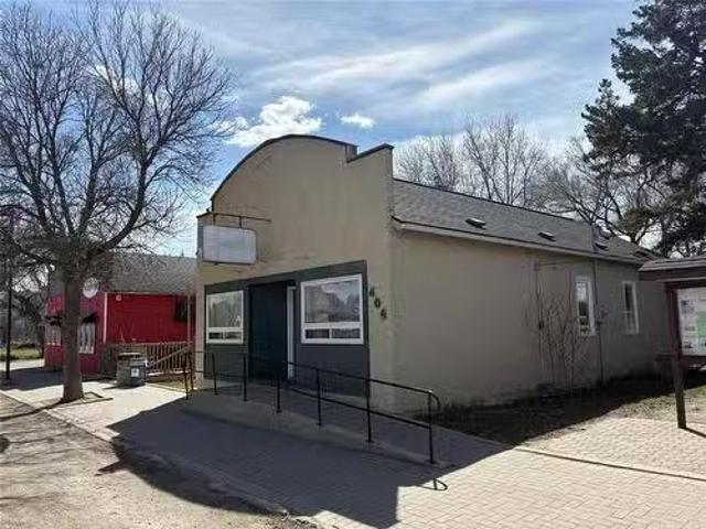 406 Station Road, Shoal Lake, MB, R0J 1Z0 commercial for sal.