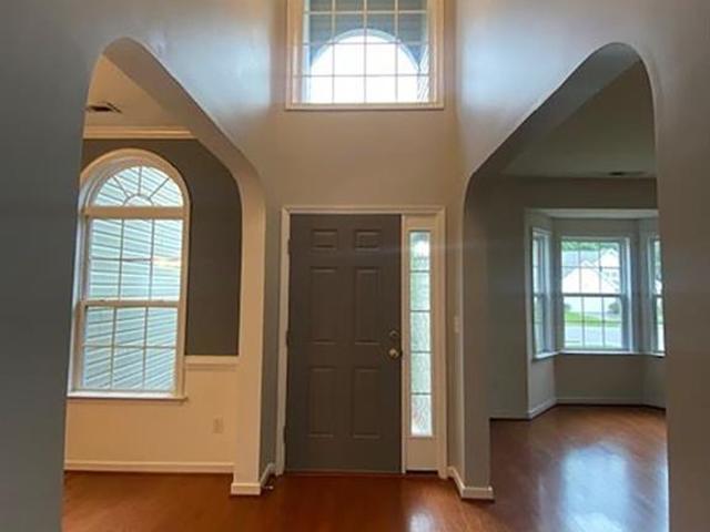 406 Queensbury LN