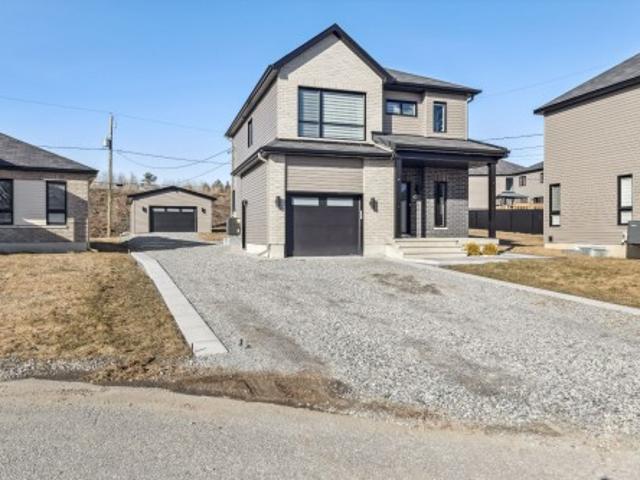 406 Rue Du Petit Village, Gatineau Masson Angers, QC, J8M 1Z6 house for sale | Listing ID 26501 | Royal LePage