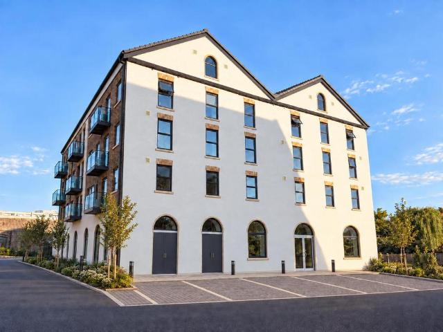 406 The Mill, Fletton Quays. 3 bed penthouse to rent £1,850 pcm £427 pw