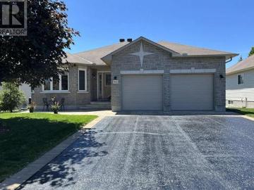 406 Van Dusen Street N, Mississippi Mills, ON, K0A 1A0 house for sale | Listing ID X13454 | Royal LePage