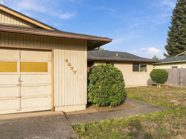 4077 penticton cir ne