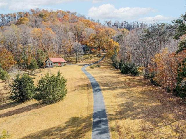 407 Broad Axe Rd