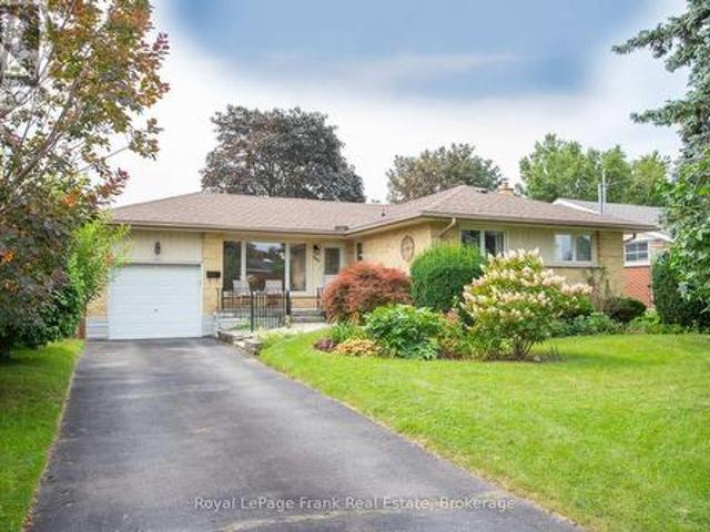 407 Glencastle Avenue, Oshawa Northglen, ON, L1J 3K7 house for sale | Listing ID E13667 | Royal LePage