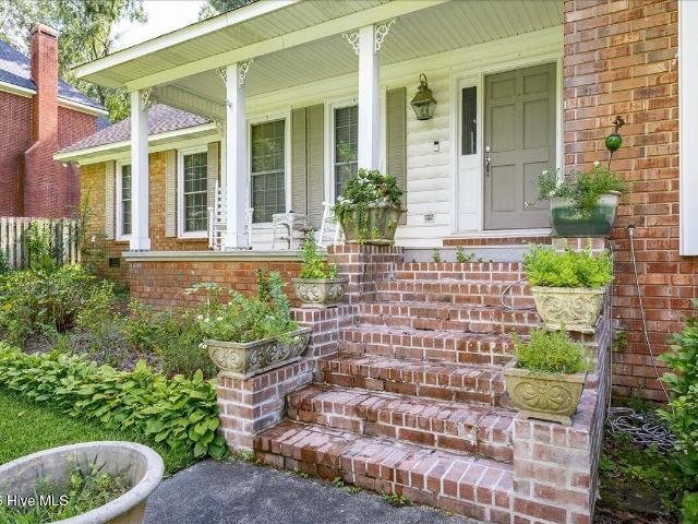 407 Hastings Place