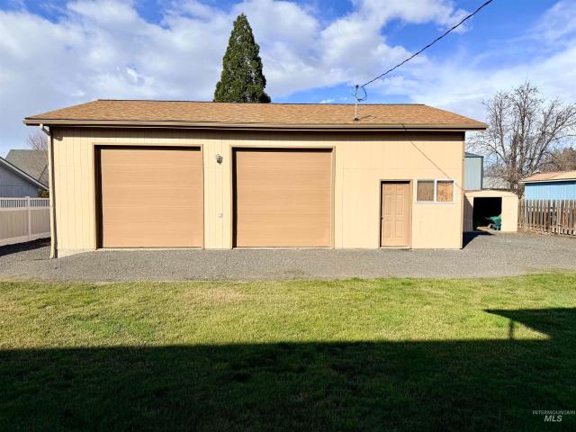 407 Linden Dr