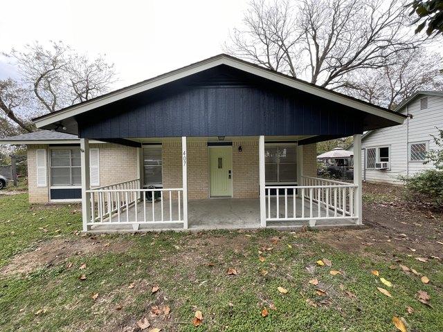 407 Marburger St, Smithville, TX 78957