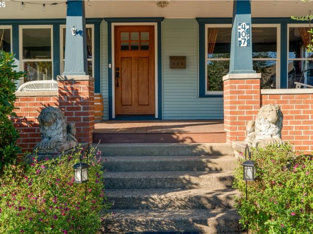 407 NE 13TH ST