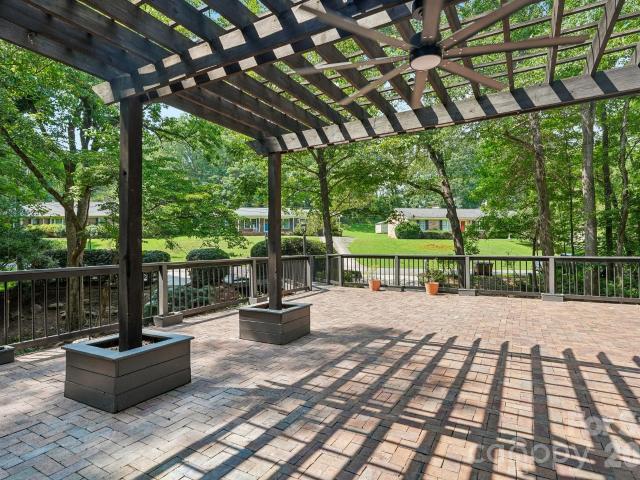 407 Robinwood Drive
