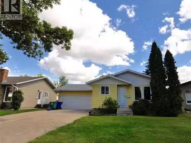 407 Wathaman Crescent, Saskatoon, SK, S7K 4P8 house for sale.