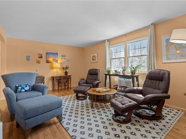 4080 Post Road 10