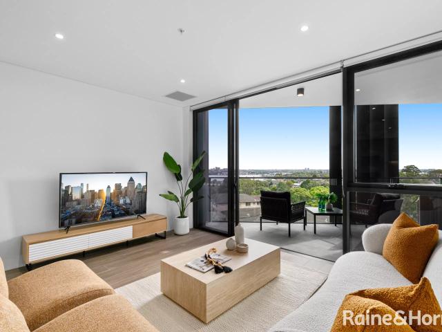Apartment with 2 bedrooms, 2 bathrooms & parking for 1 car