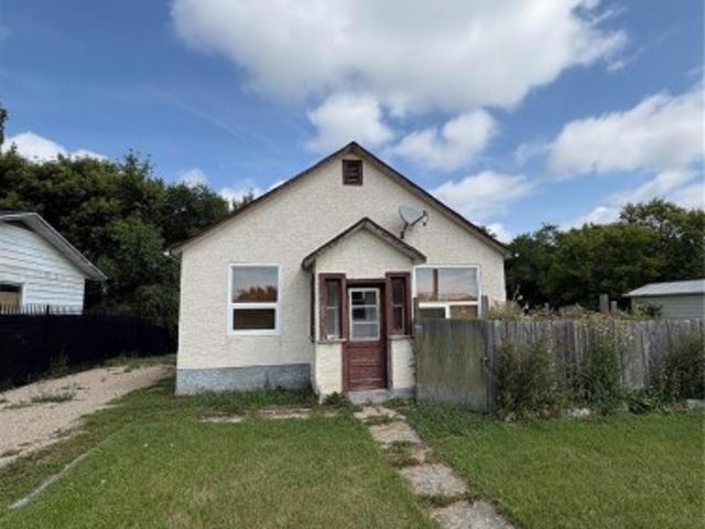 408 1St Avenue, Spy Hill, SK, S0A 3W0 house for sale | Listing ID SK046678 | Royal LePage