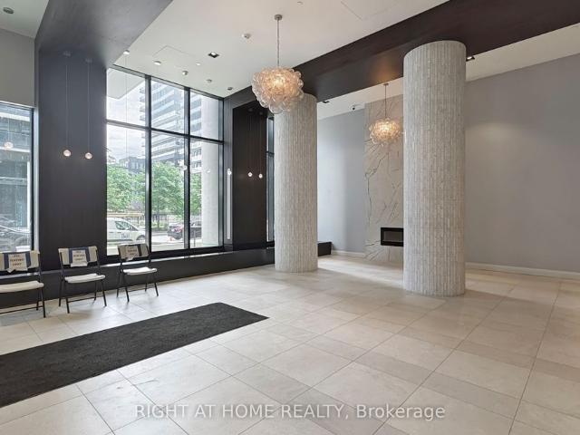 408 38 Annie Craig Drive, Toronto