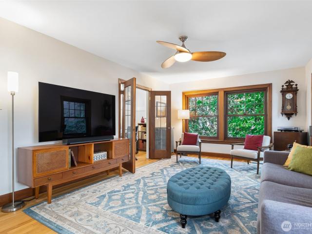 408 Bellevue Avenue E # 201