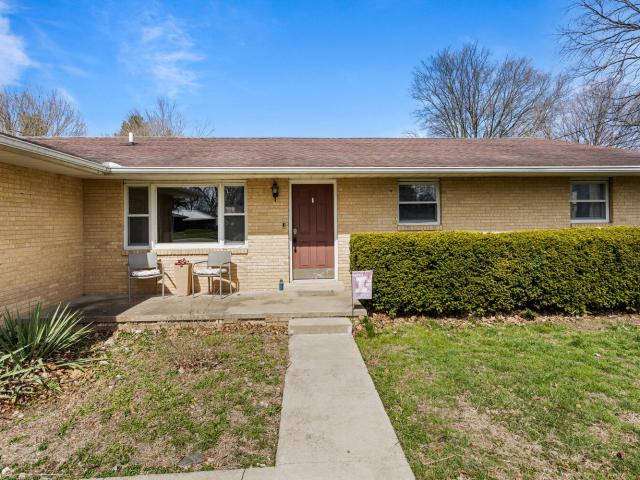 408 E Victory Street