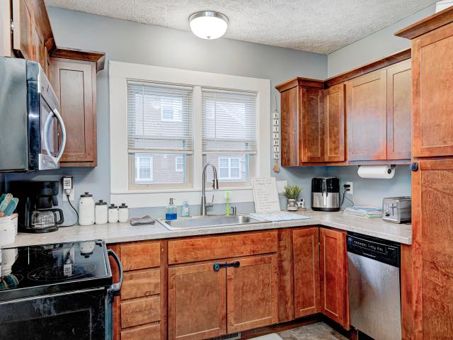 408 E Walnut Street
