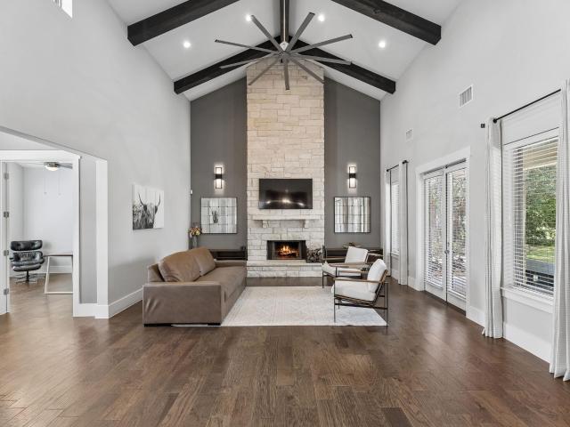 408 Old Pecan Ln
