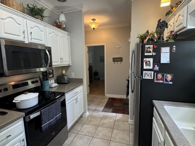 408 Village Cir