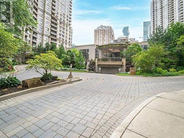 409 3 Duke Of York Boulevard, Mississauga, ON, L5B 4M7 condo for sale | Listing ID W13858 | Royal LePage