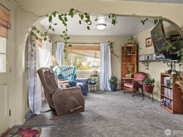 409 E Alder Avenue