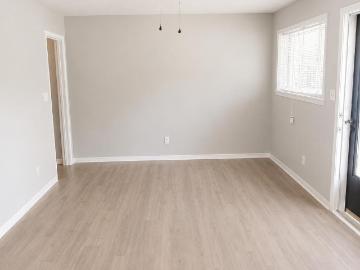 409 E Gaywood