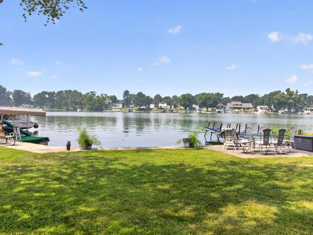 409 Lakeview Court