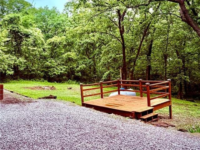 409 SW Lakeside Drive