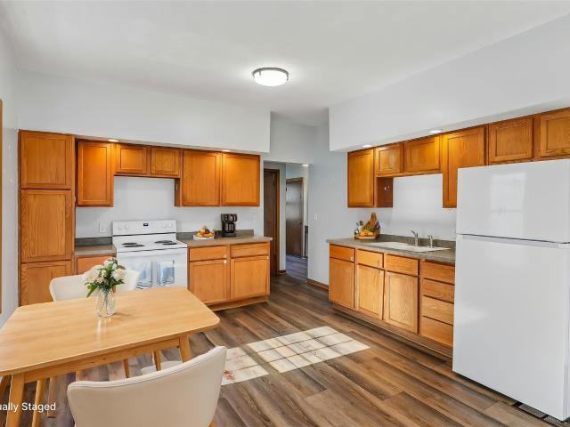 409 W Broadway Street