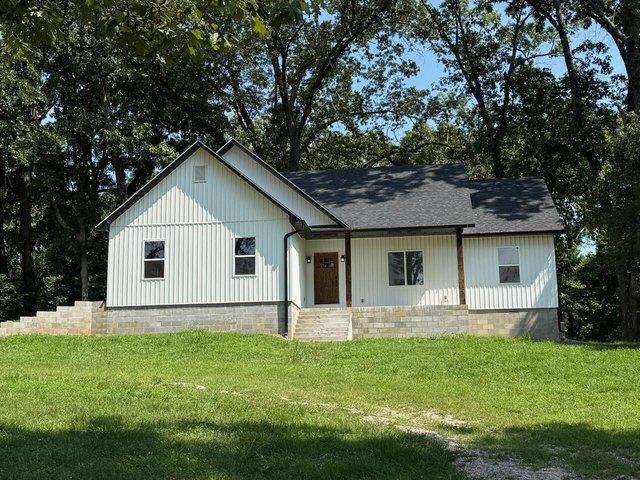 409 Valley Rd, Thayer, MO 65791