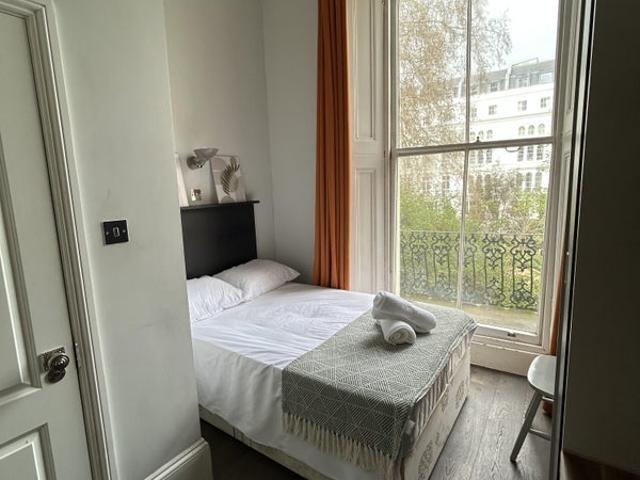 40 9 Leinster Square W2