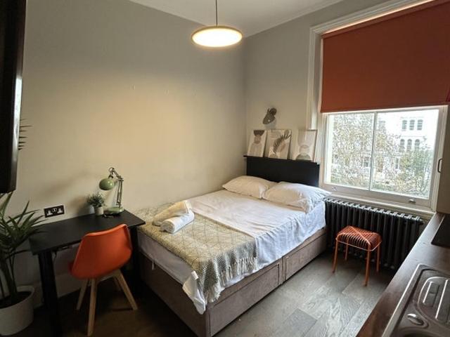 40 12 Leinster Square W2