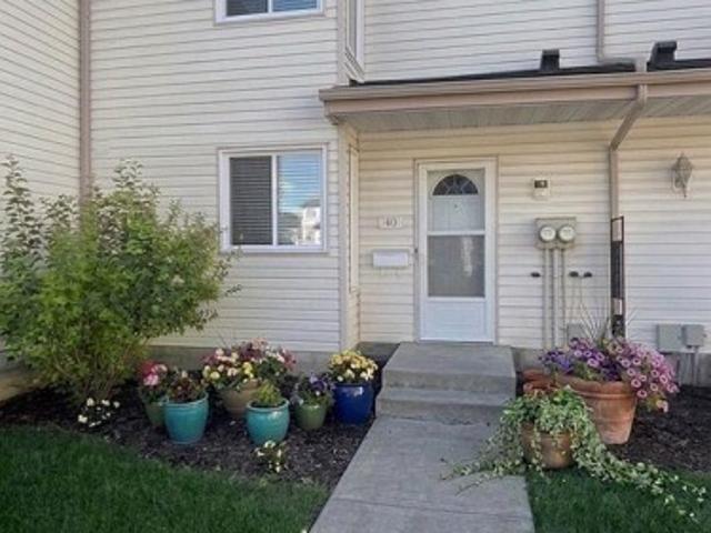 40 2024 57 St Nw, Edmonton, AB, T6L 2Z3 townhouse for sale | Listing ID E4505 | Royal LePage