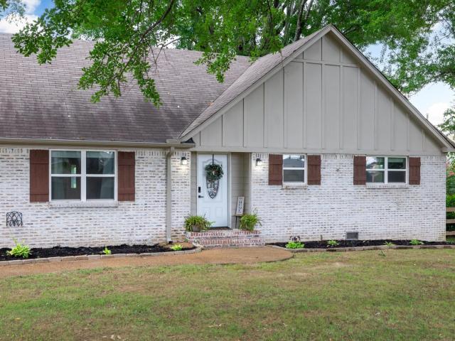 40 vandergrift dr