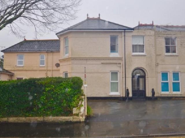 40 Victoria Avenue, Shanklin, Isle Of. 1 bed flat to rent £595 pcm £137 pw