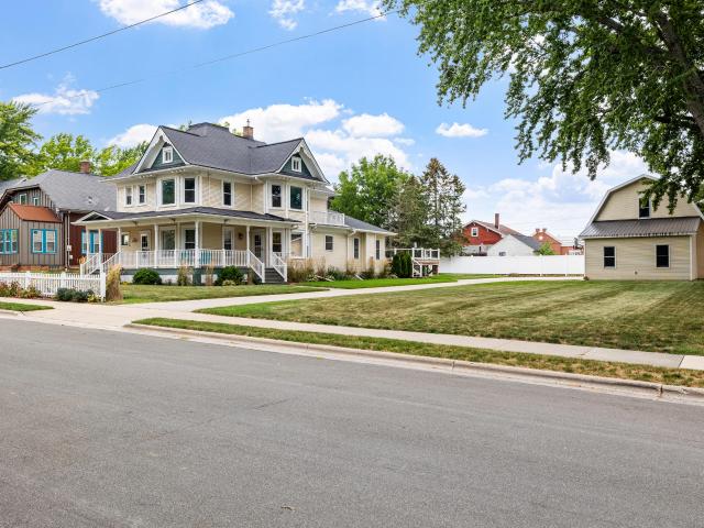 40 W Van Altena Ave