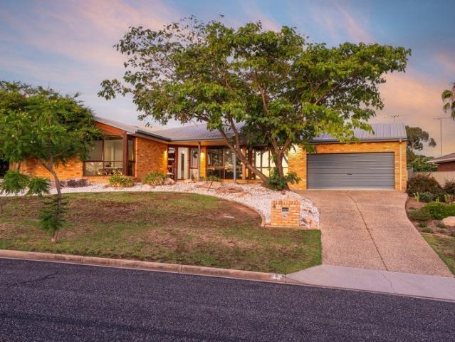 40 Warrenlee Drive