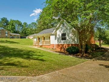 40 Windgate Drive