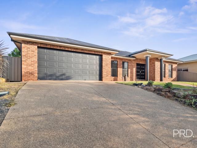40 Yarrawah Cres, Bourkelands, NSW 2650