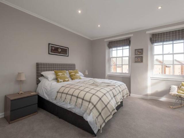 40 Abingdon Villas, London, W8